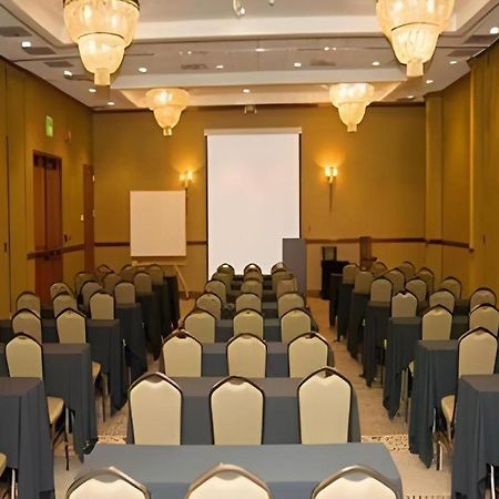 Garden Plaza Hotel 새들브룩 외부 사진