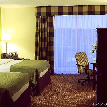 Garden Plaza Hotel 새들브룩 객실 사진