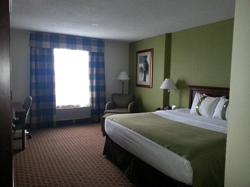 Garden Plaza Hotel 새들브룩 외부 사진