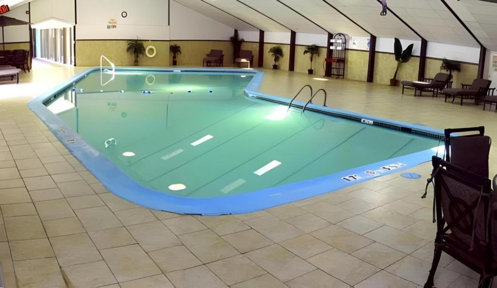 Garden Plaza Hotel 새들브룩 외부 사진