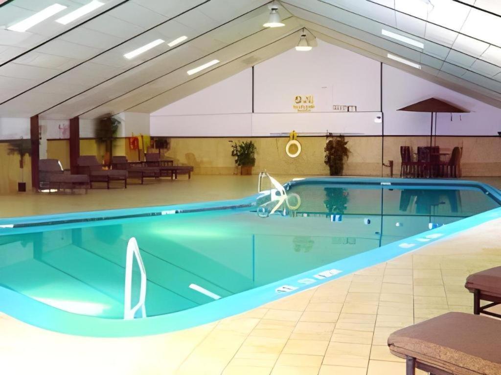 Garden Plaza Hotel 새들브룩 외부 사진