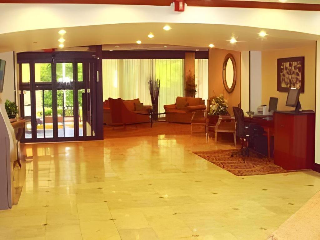 Garden Plaza Hotel 새들브룩 외부 사진