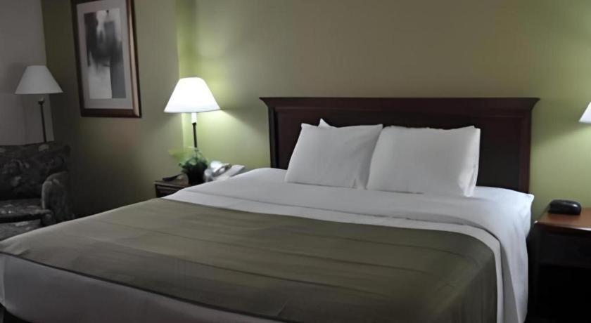 Garden Plaza Hotel 새들브룩 외부 사진