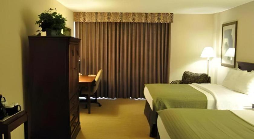 Garden Plaza Hotel 새들브룩 외부 사진
