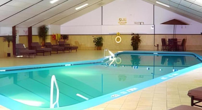 Garden Plaza Hotel 새들브룩 외부 사진