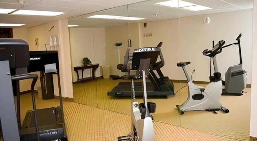 Garden Plaza Hotel 새들브룩 외부 사진