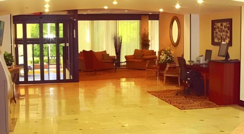 Garden Plaza Hotel 새들브룩 외부 사진
