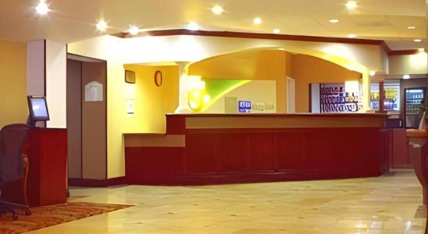Garden Plaza Hotel 새들브룩 외부 사진