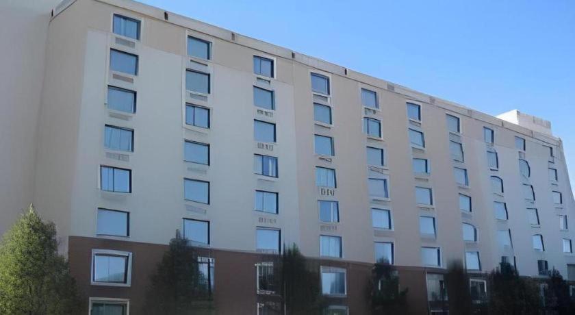 Garden Plaza Hotel 새들브룩 외부 사진