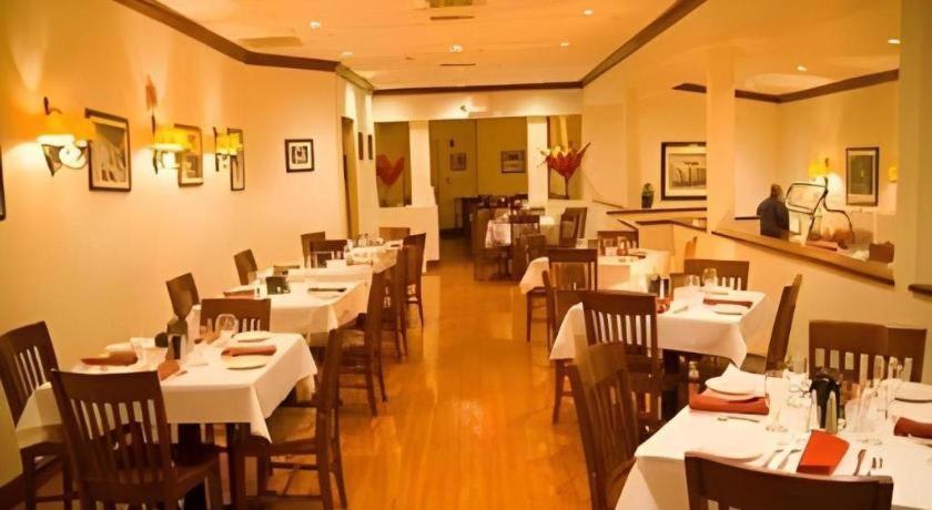 Garden Plaza Hotel 새들브룩 외부 사진