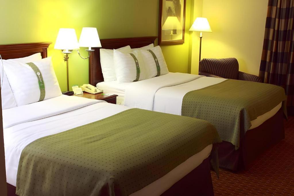 Garden Plaza Hotel 새들브룩 외부 사진