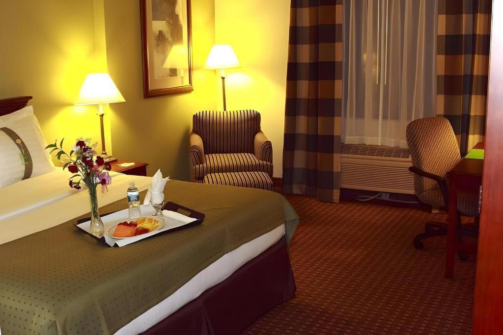 Garden Plaza Hotel 새들브룩 외부 사진