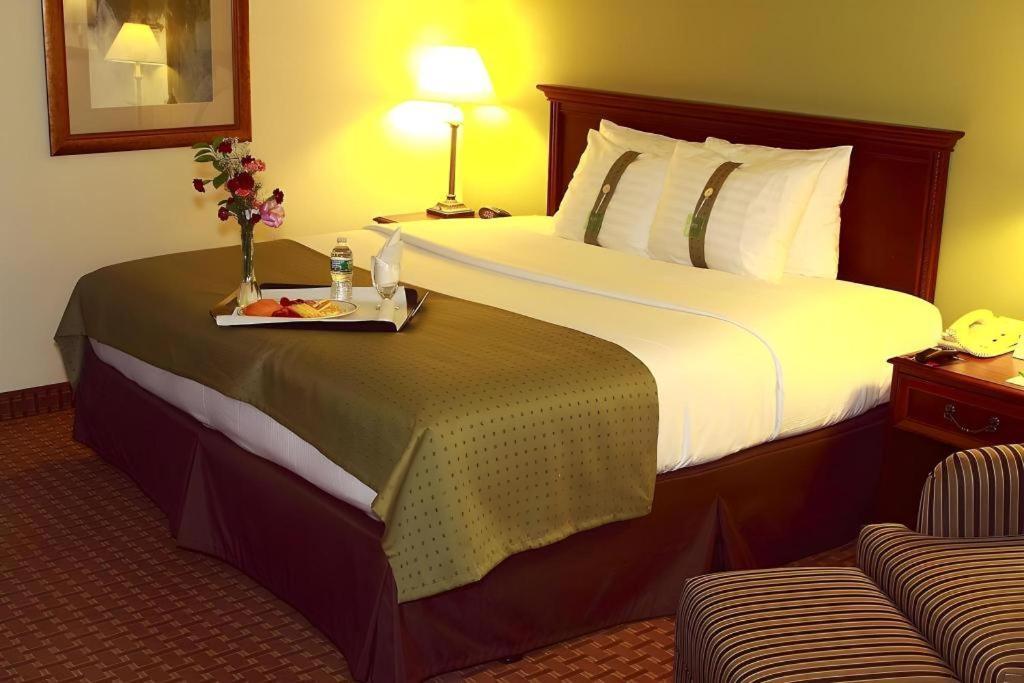 Garden Plaza Hotel 새들브룩 외부 사진