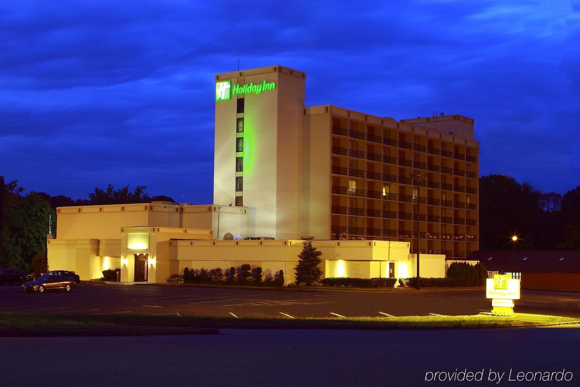 Garden Plaza Hotel 새들브룩 외부 사진