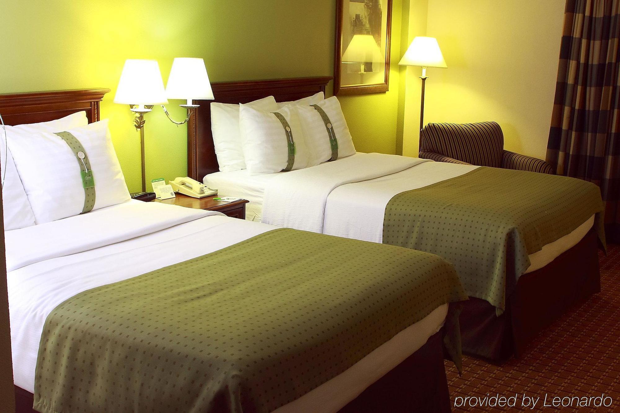 Garden Plaza Hotel 새들브룩 객실 사진
