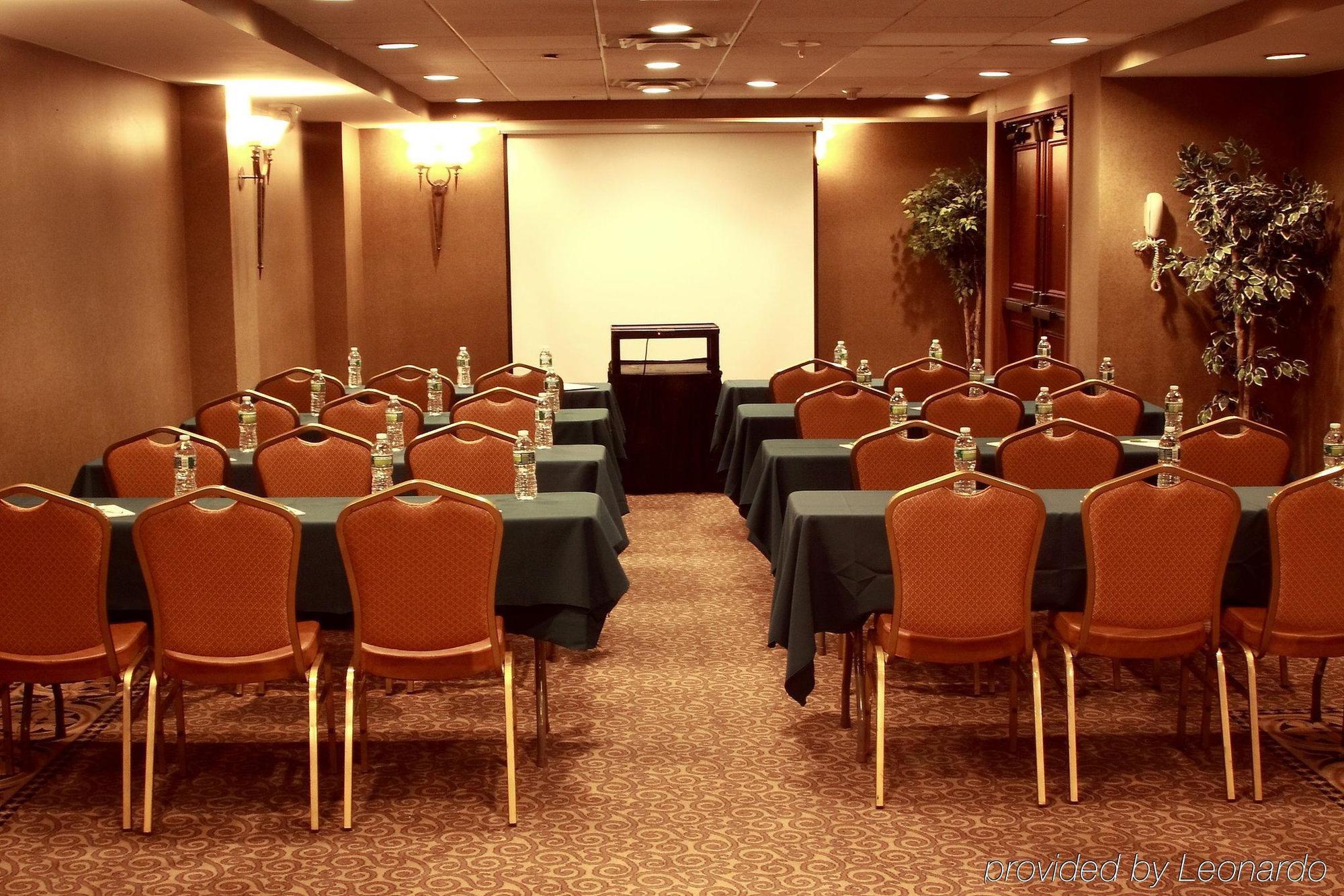Garden Plaza Hotel 새들브룩 외부 사진