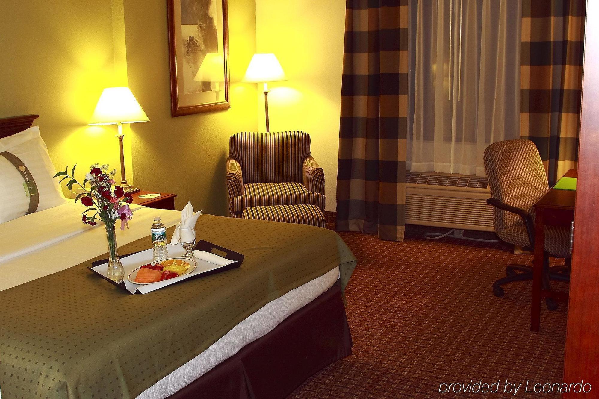Garden Plaza Hotel 새들브룩 객실 사진