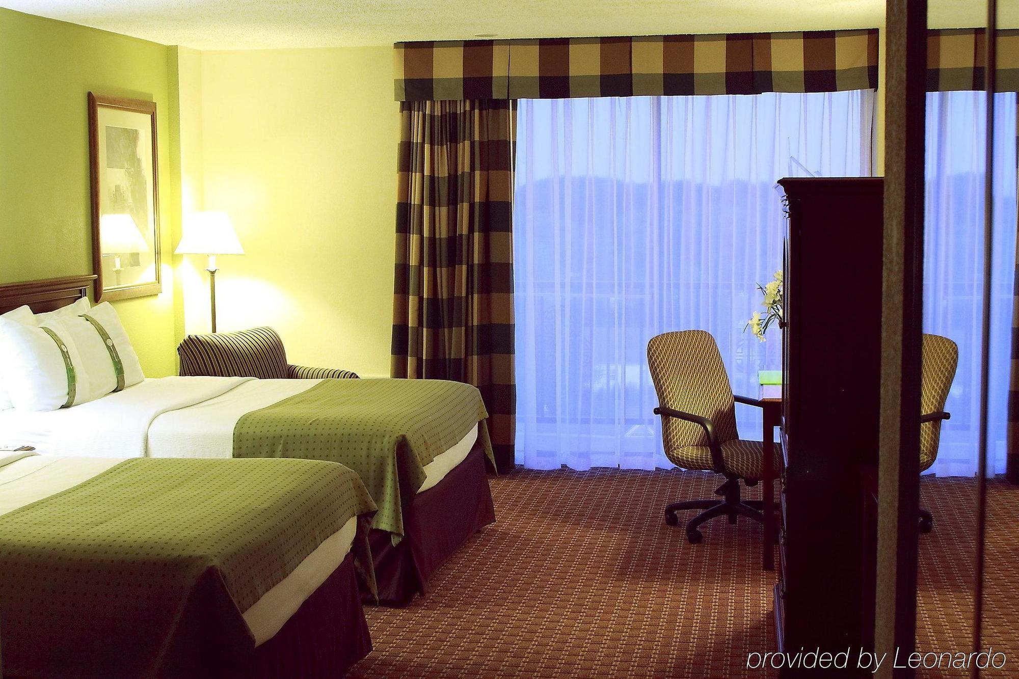 Garden Plaza Hotel 새들브룩 객실 사진