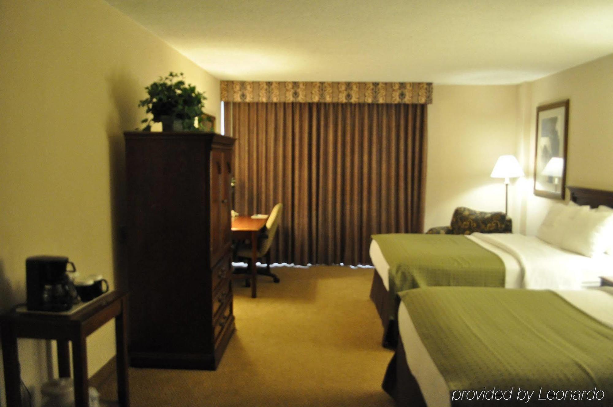 Garden Plaza Hotel 새들브룩 객실 사진
