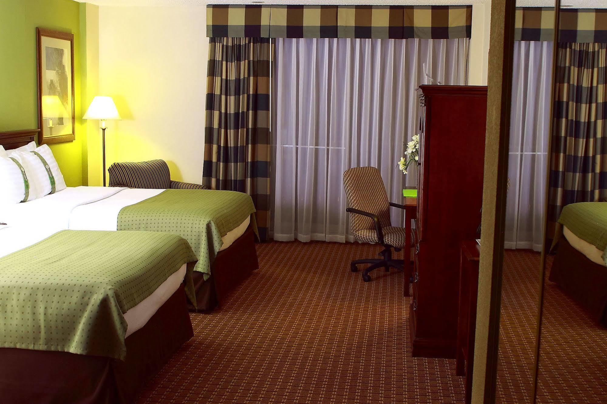 Garden Plaza Hotel 새들브룩 외부 사진