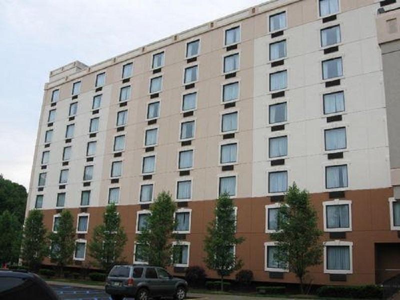Garden Plaza Hotel 새들브룩 외부 사진